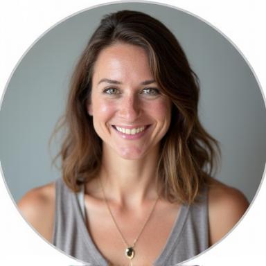 Porträtfoto von Lena Müller, Gründerin von AetherFlow Yoga.